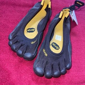 Vibram FiveFingers Black and Yellow Minimalist Toe Shoes